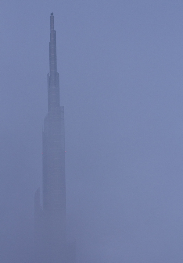 Torre Unicredit nella nebbia